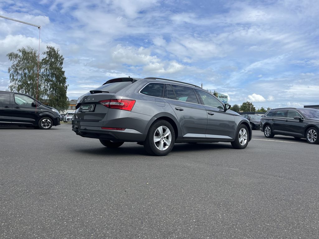 Skoda Superb Combi 2.0 TDI DSG Ambition 6