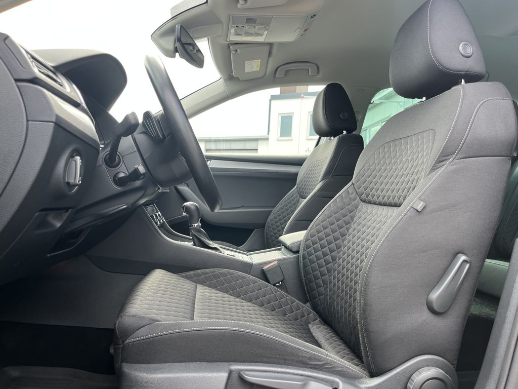 Skoda Superb Combi 2.0 TDI DSG Ambition 12
