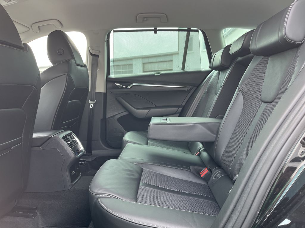 Skoda Octavia Combi 2.0 TDI DSG Style 15