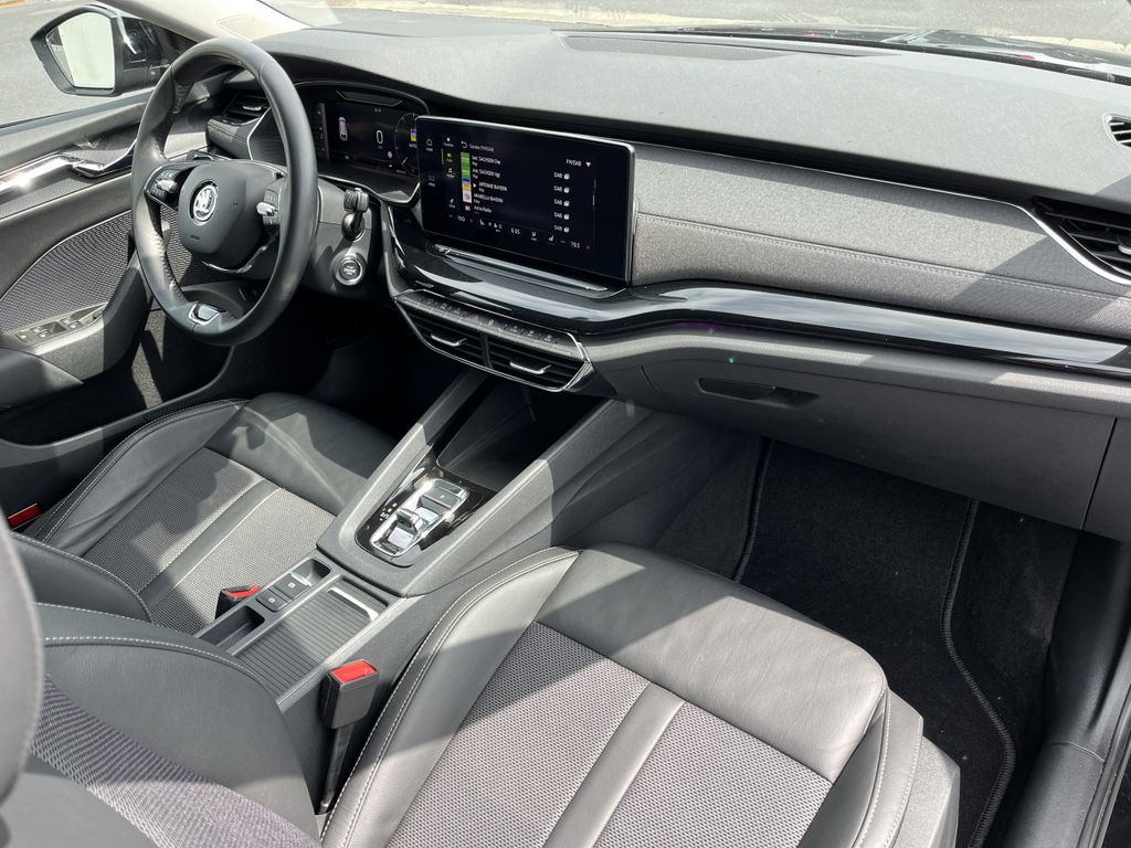 Skoda Octavia Combi 2.0 TDI DSG Style 12