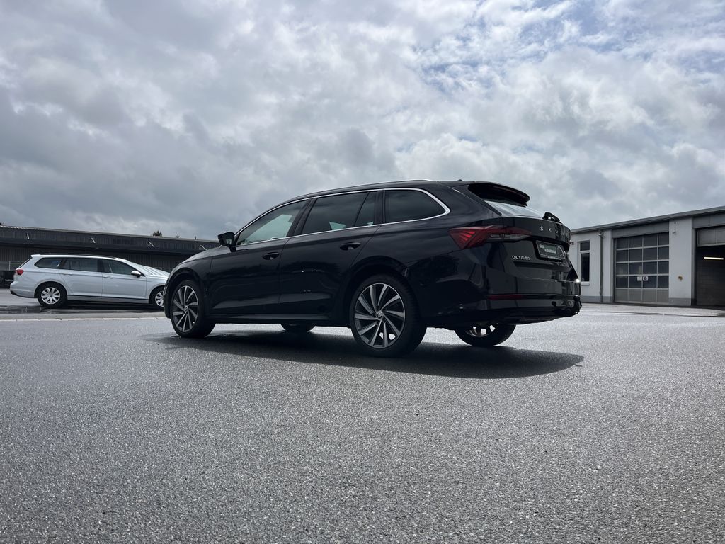 Skoda Octavia Combi 2.0 TDI DSG Style 8