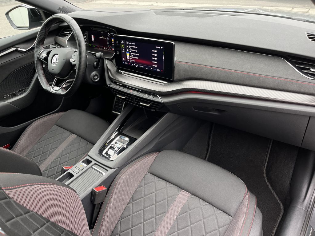 Skoda Octavia Combi 1.4 TSI iV RS 12
