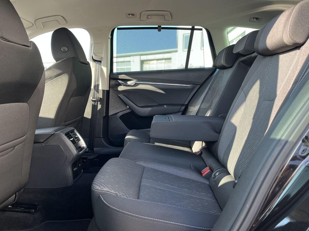 Skoda Octavia Combi 2.0 TDI DSG Style 15