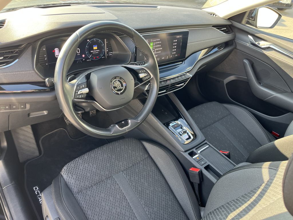 Skoda Octavia Combi 2.0 TDI DSG Style 10