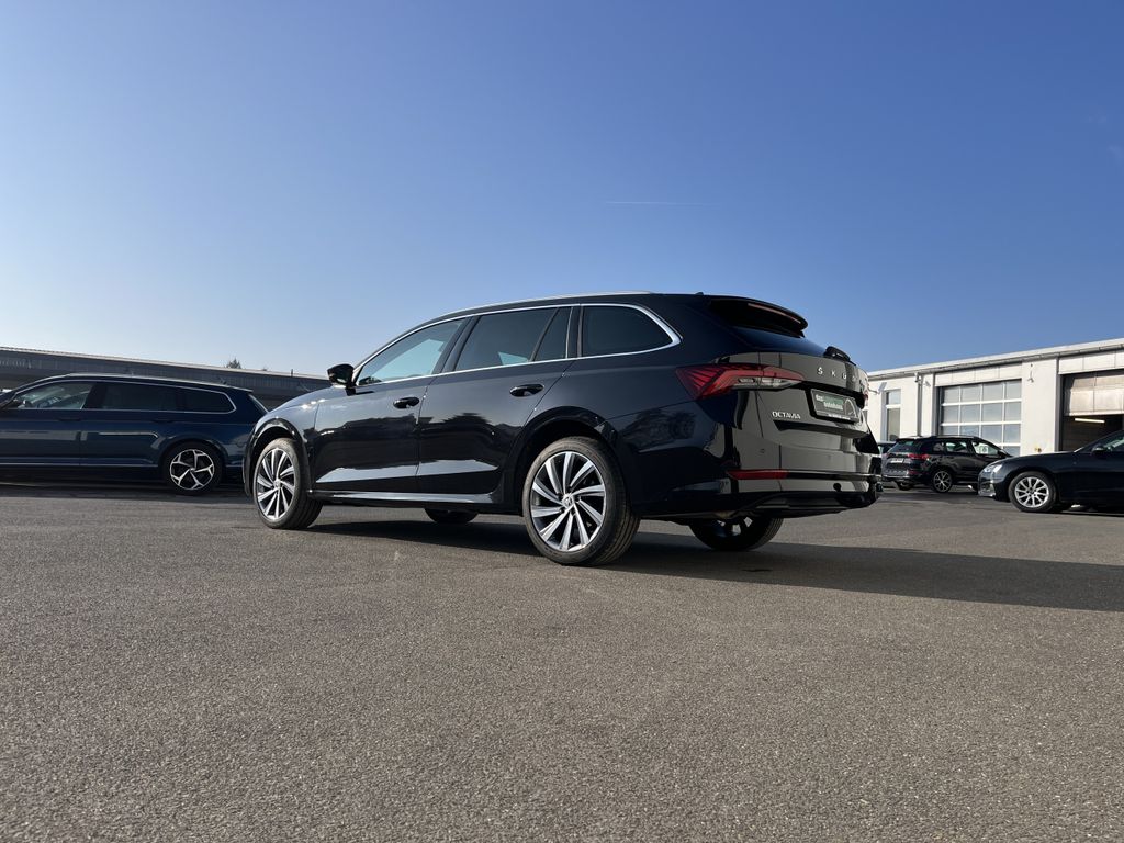 Skoda Octavia Combi 2.0 TDI DSG Style 8