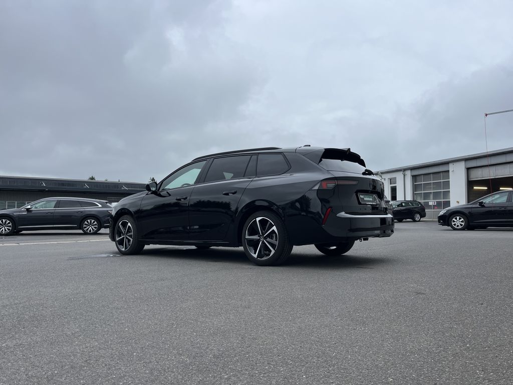 Opel Astra 1.2 GS 8