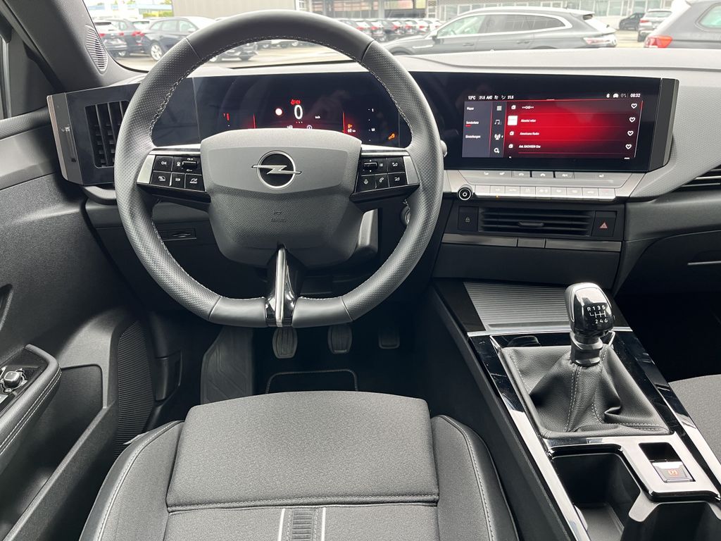 Opel Astra 1.2 GS 14