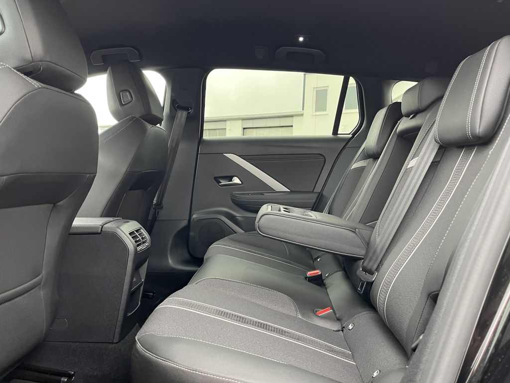 Opel Astra 1.2 GS 15