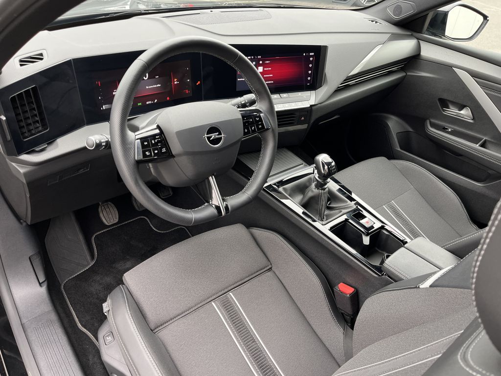 Opel Astra 1.2 GS 10