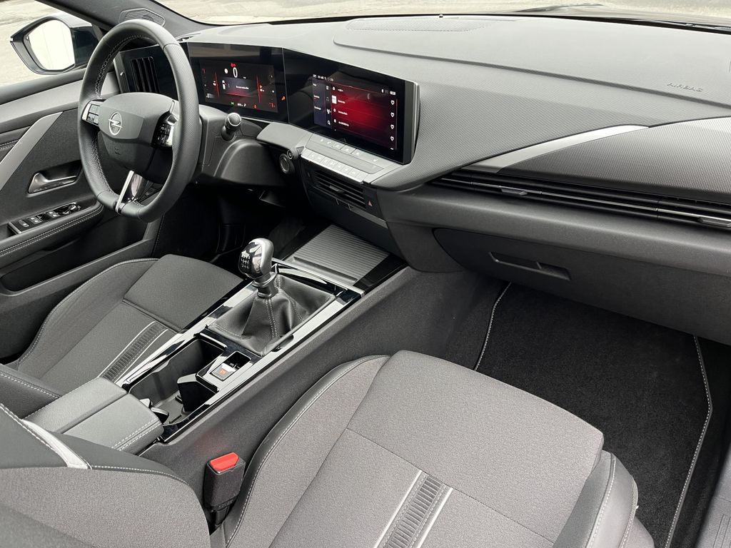 Opel Astra 1.2 GS 12