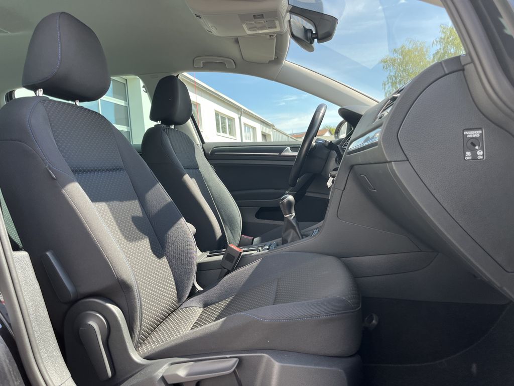 Volkswagen Golf Variant 1.0 TSI UNITED 13