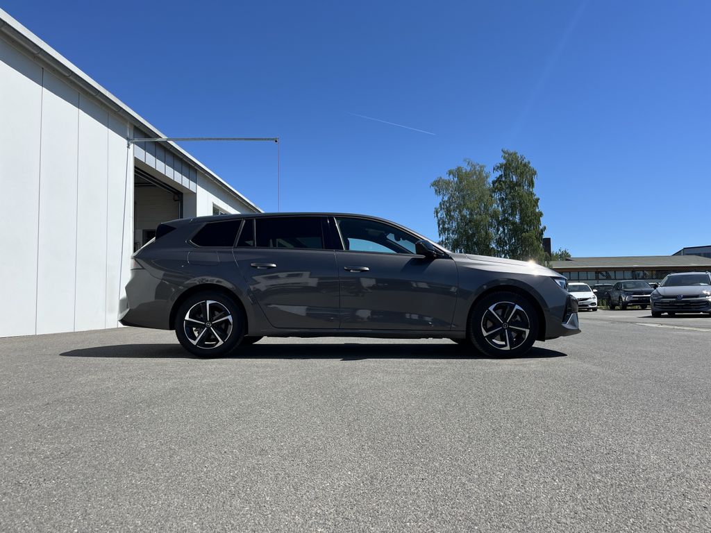 Opel Astra 1.2 GS 5