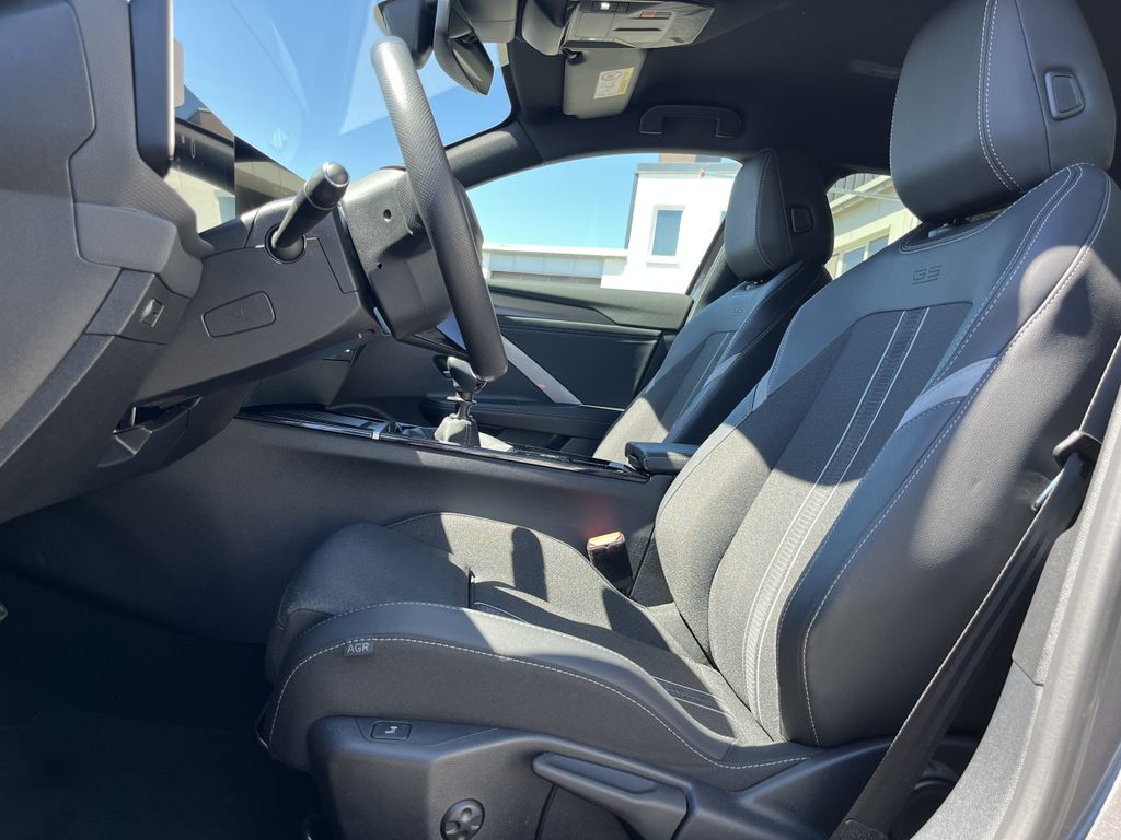 Opel Astra 1.2 GS 12