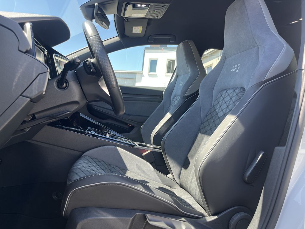 Volkswagen Golf 1.5 TSI DSG R-Line 13