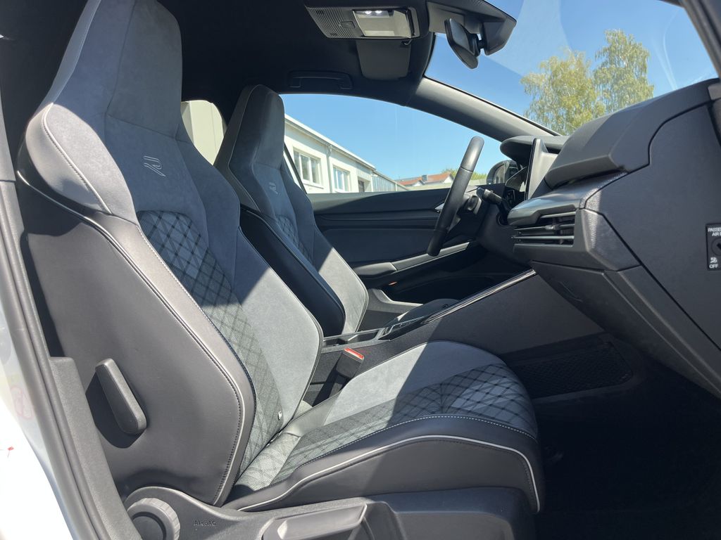 Volkswagen Golf 1.5 TSI DSG R-Line 15