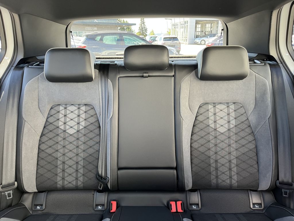 Volkswagen Golf 1.5 TSI DSG R-Line 18