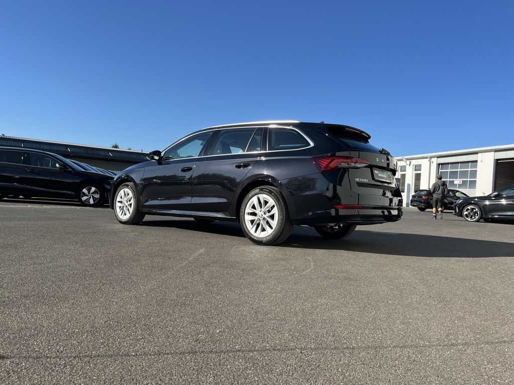 Skoda Octavia Combi 2.0 TDI DSG Style 10