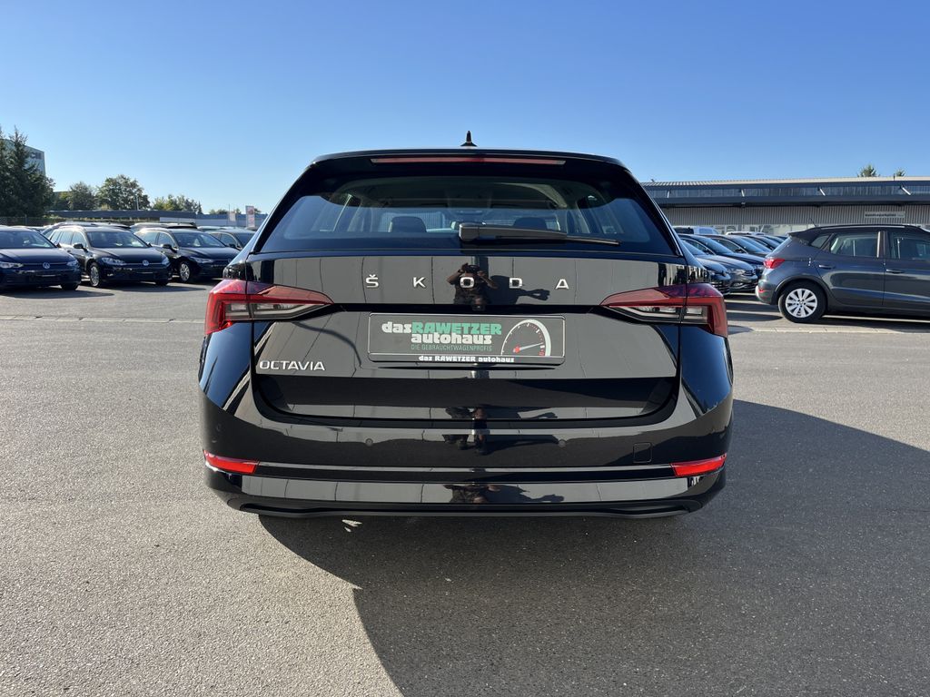 Skoda Octavia Combi 2.0 TDI DSG Style 9