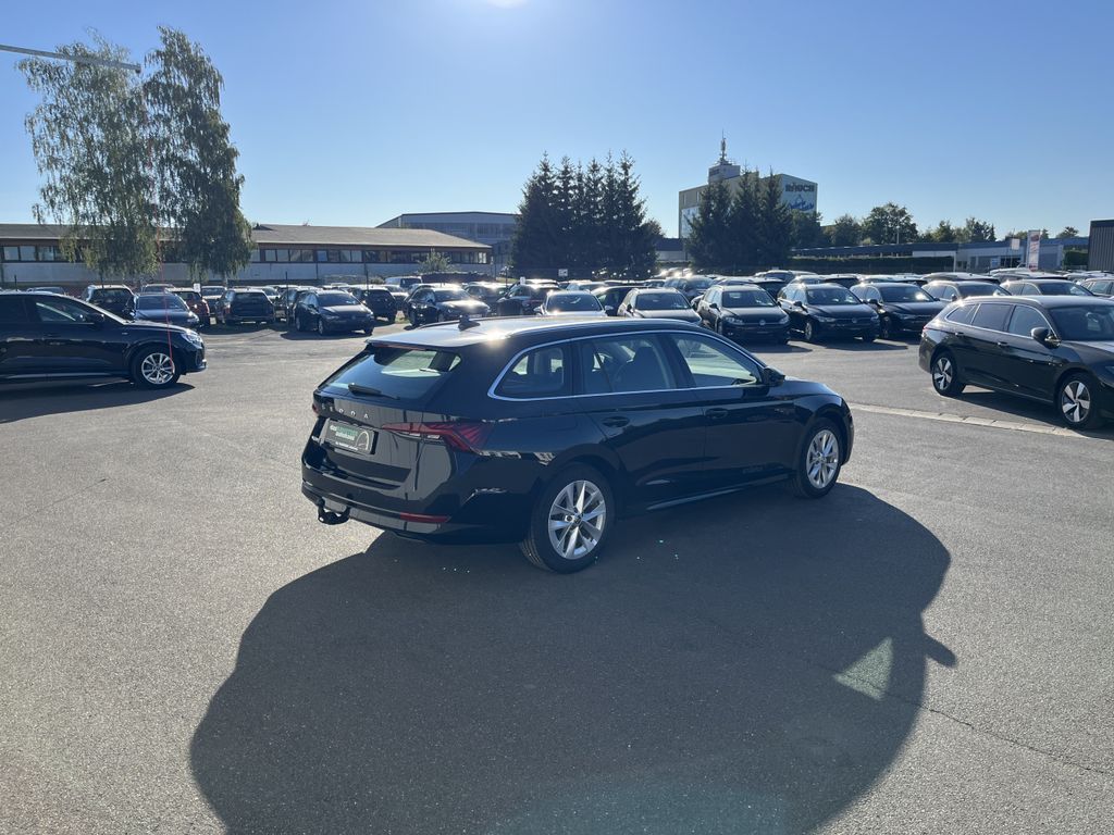Skoda Octavia Combi 2.0 TDI DSG Style 8