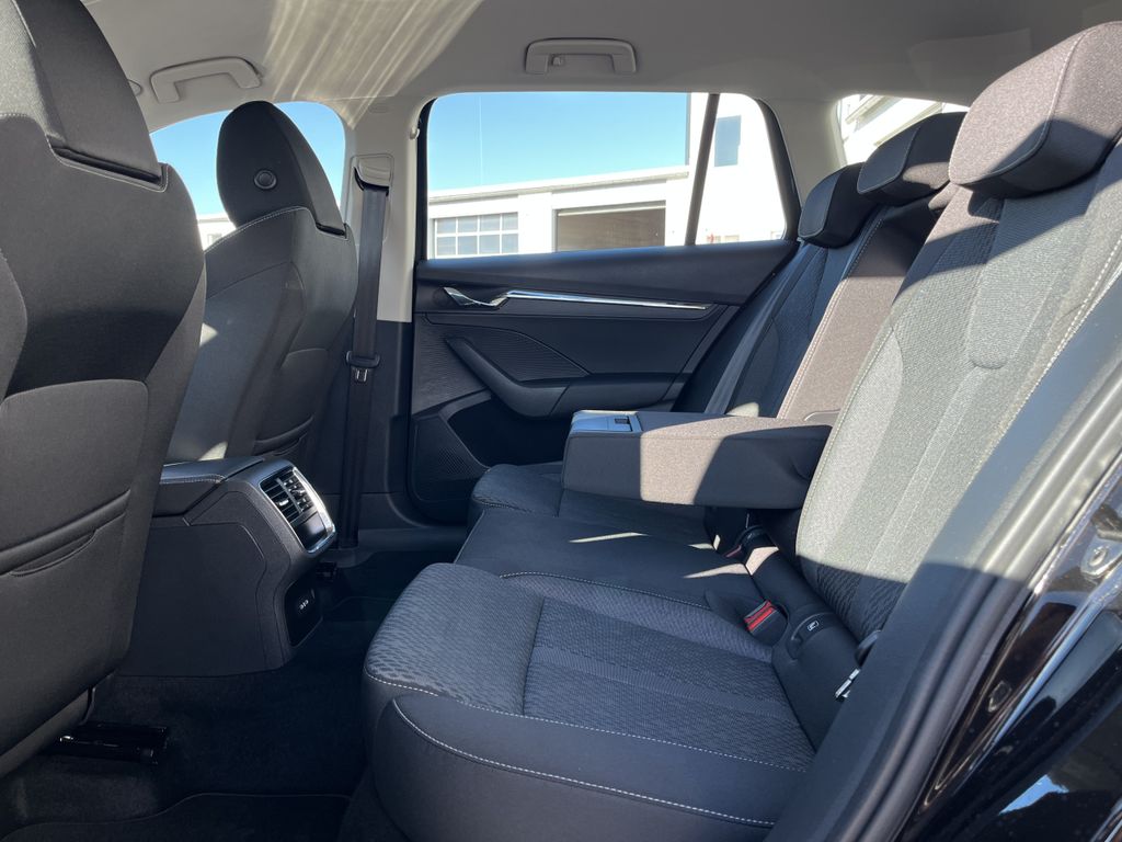 Skoda Octavia Combi 2.0 TDI DSG Style 17