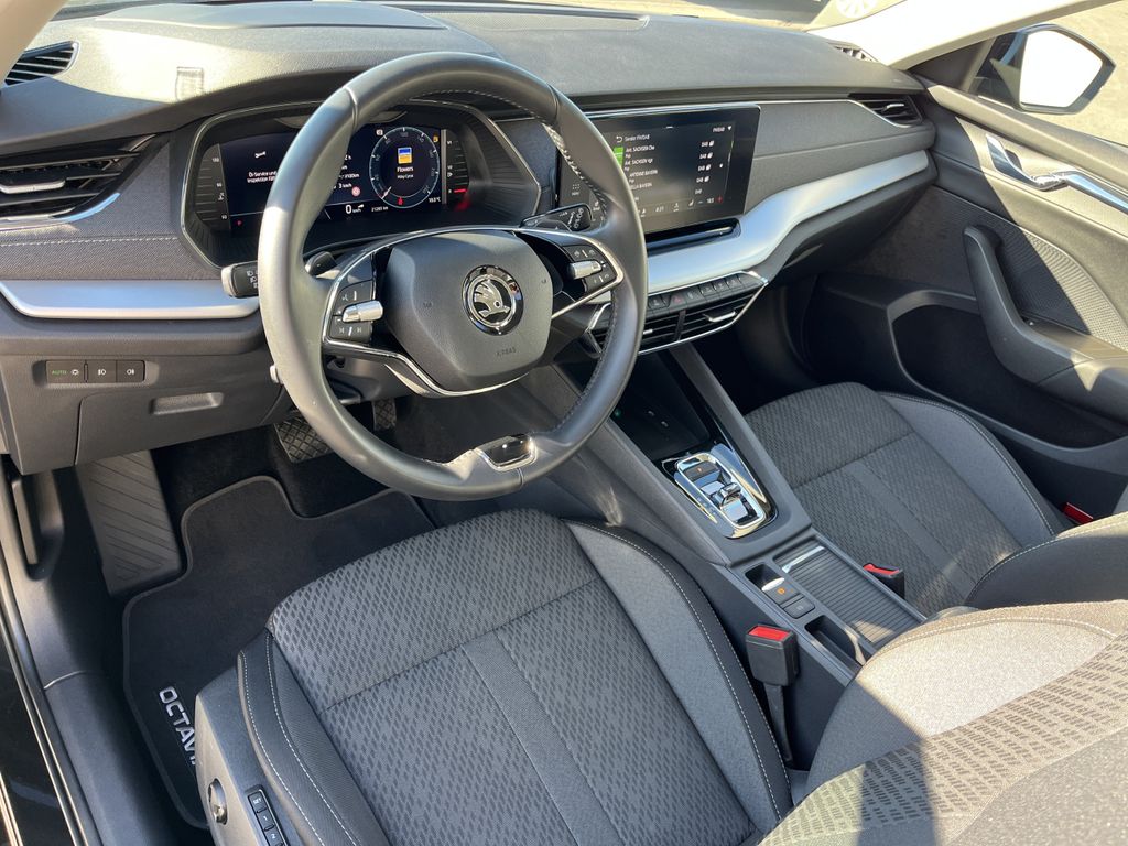 Skoda Octavia Combi 2.0 TDI DSG Style 12