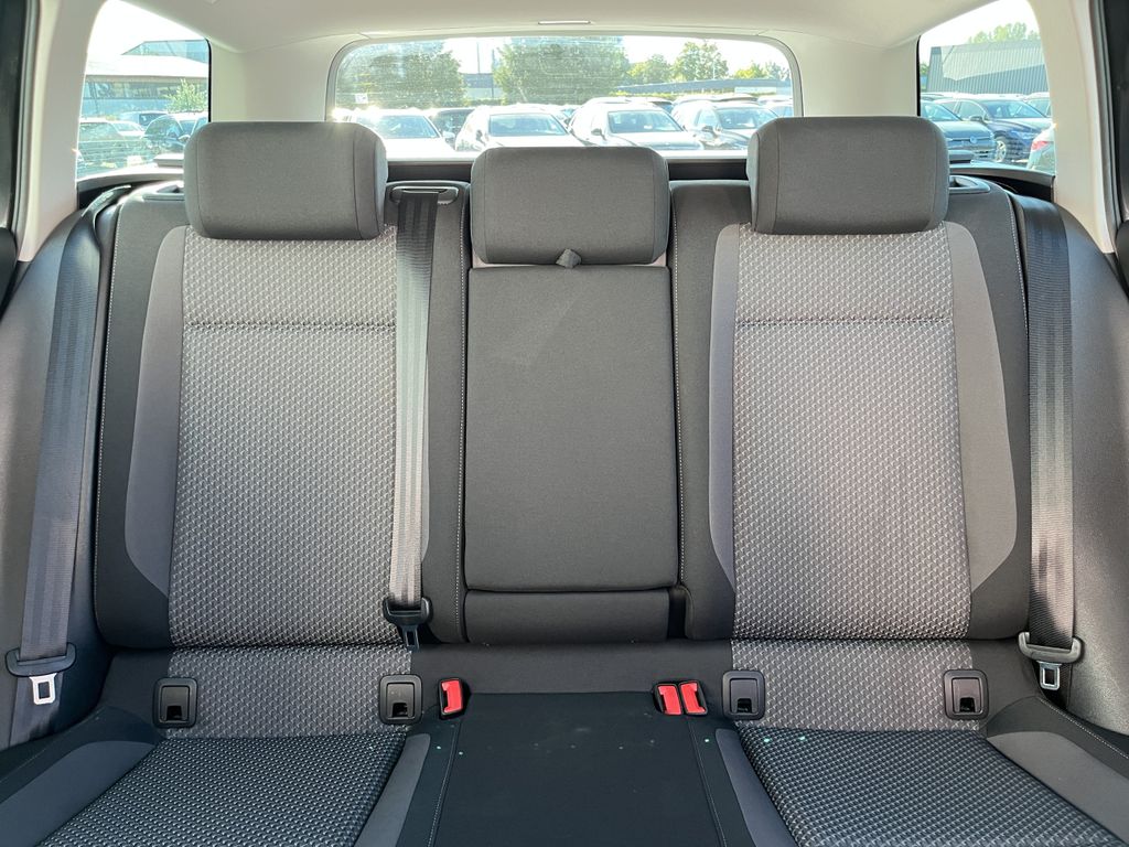 Volkswagen Passat Variant 2.0 TDI R-Line Optik 18