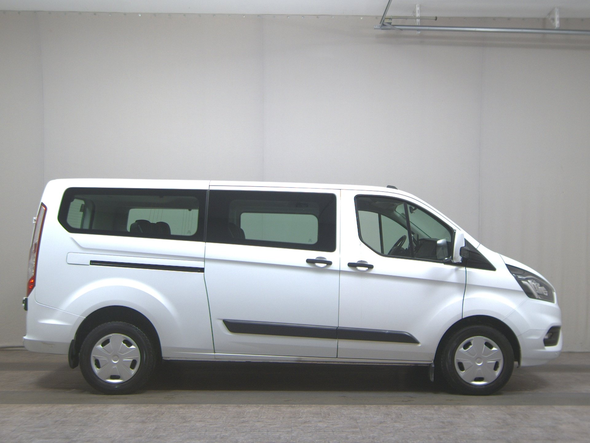 Ford Tourneo Custom 2.0 TDCi Trend L2H1 9-Sitze