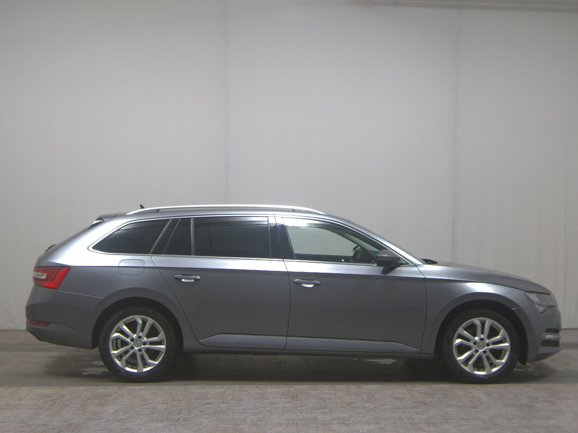 Skoda Superb Kombi 2.0 TDI Style Leder LED vc AHK
