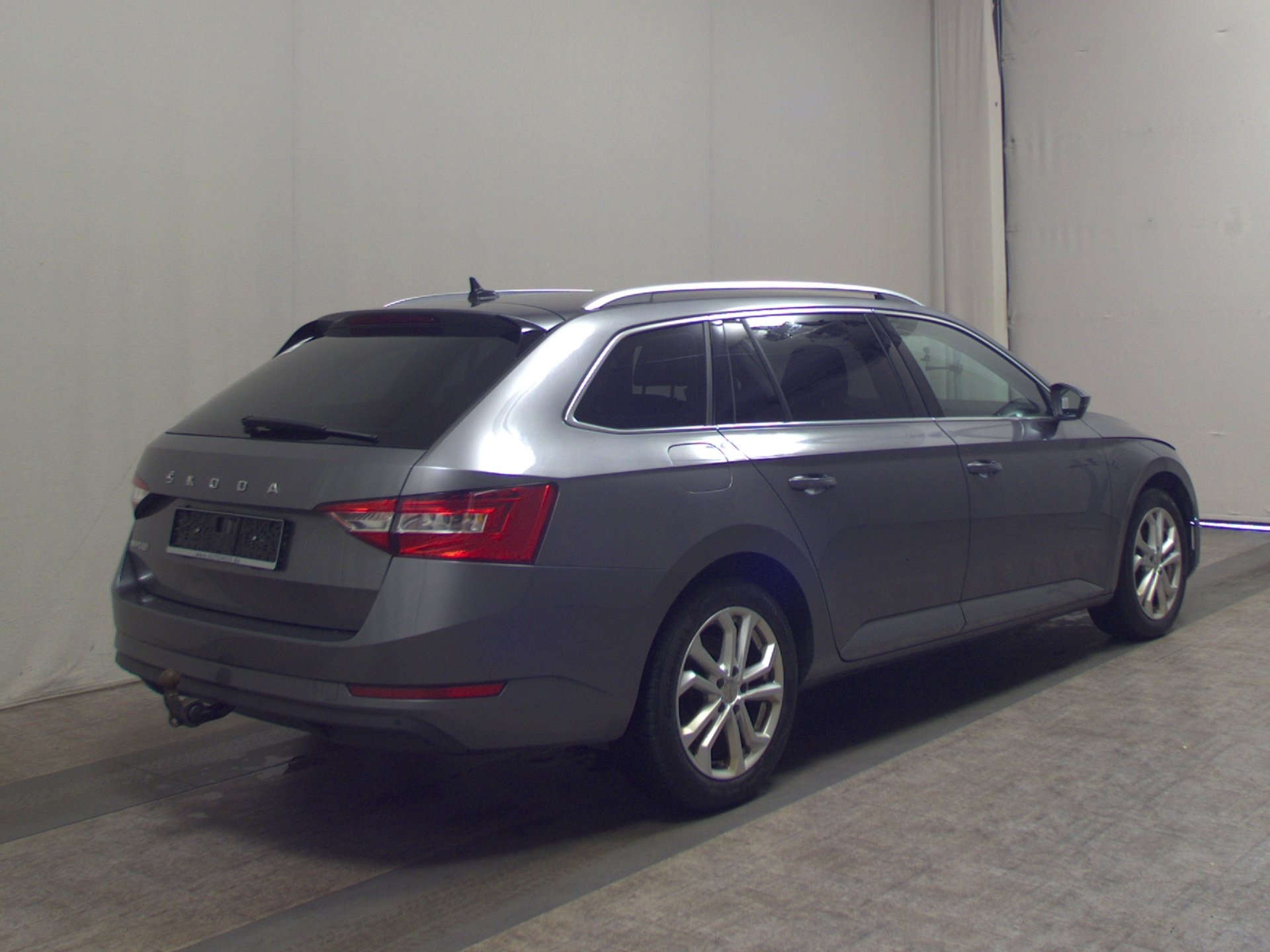 Skoda Superb Kombi 2.0 TDI Style Leder LED vc AHK 4