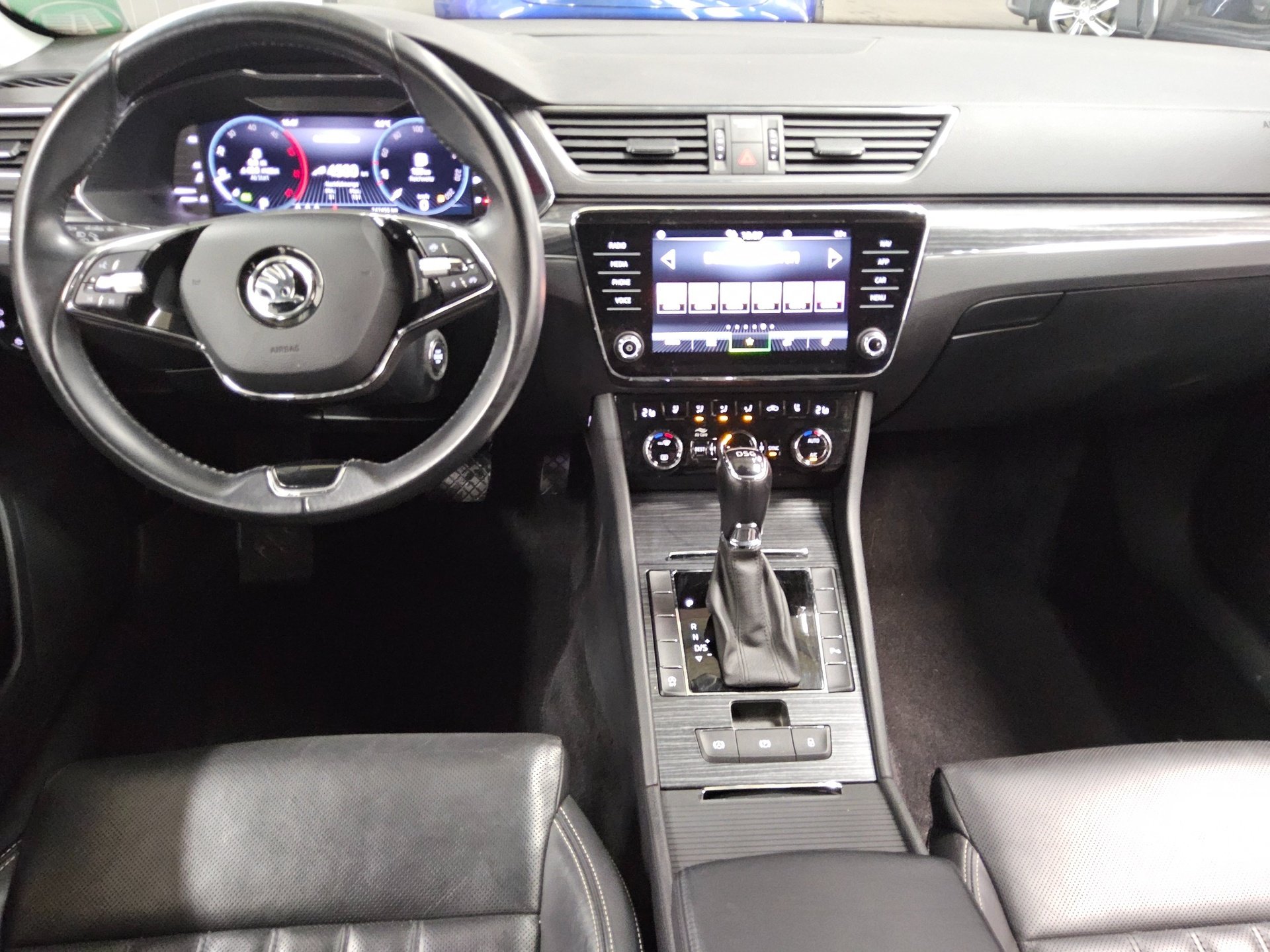 Skoda Superb Kombi 2.0 TDI Style Leder LED vc AHK 5