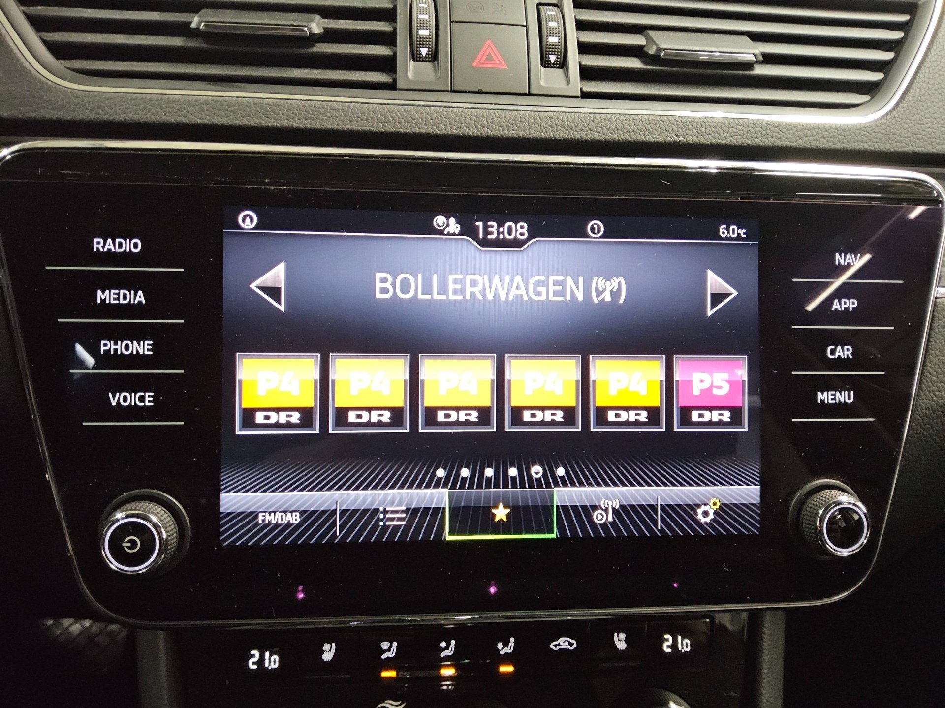 Skoda Superb Kombi 2.0 TDI Style Leder LED vc AHK 7
