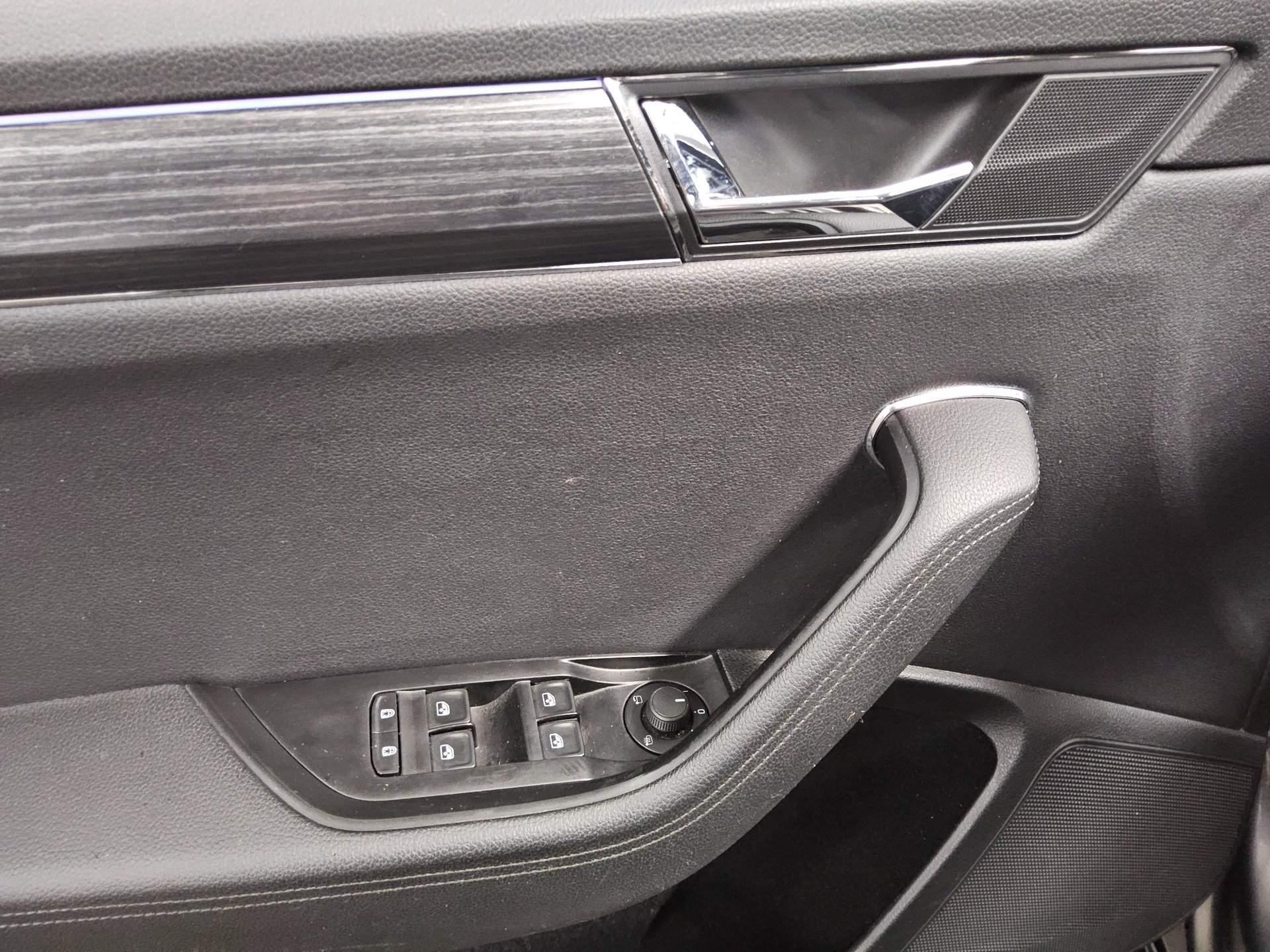 Skoda Superb Kombi 2.0 TDI Style Leder LED vc AHK 10