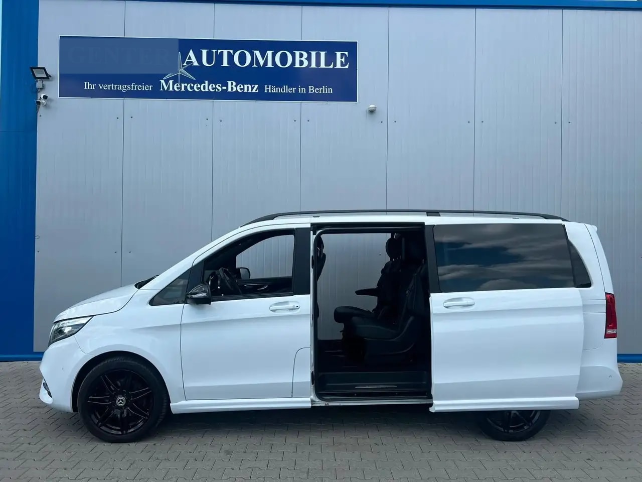 Mercedes-Benz V 300 V300 LANG 4M AMG-LINE PANO LED 360° WEBASTO AHK 7