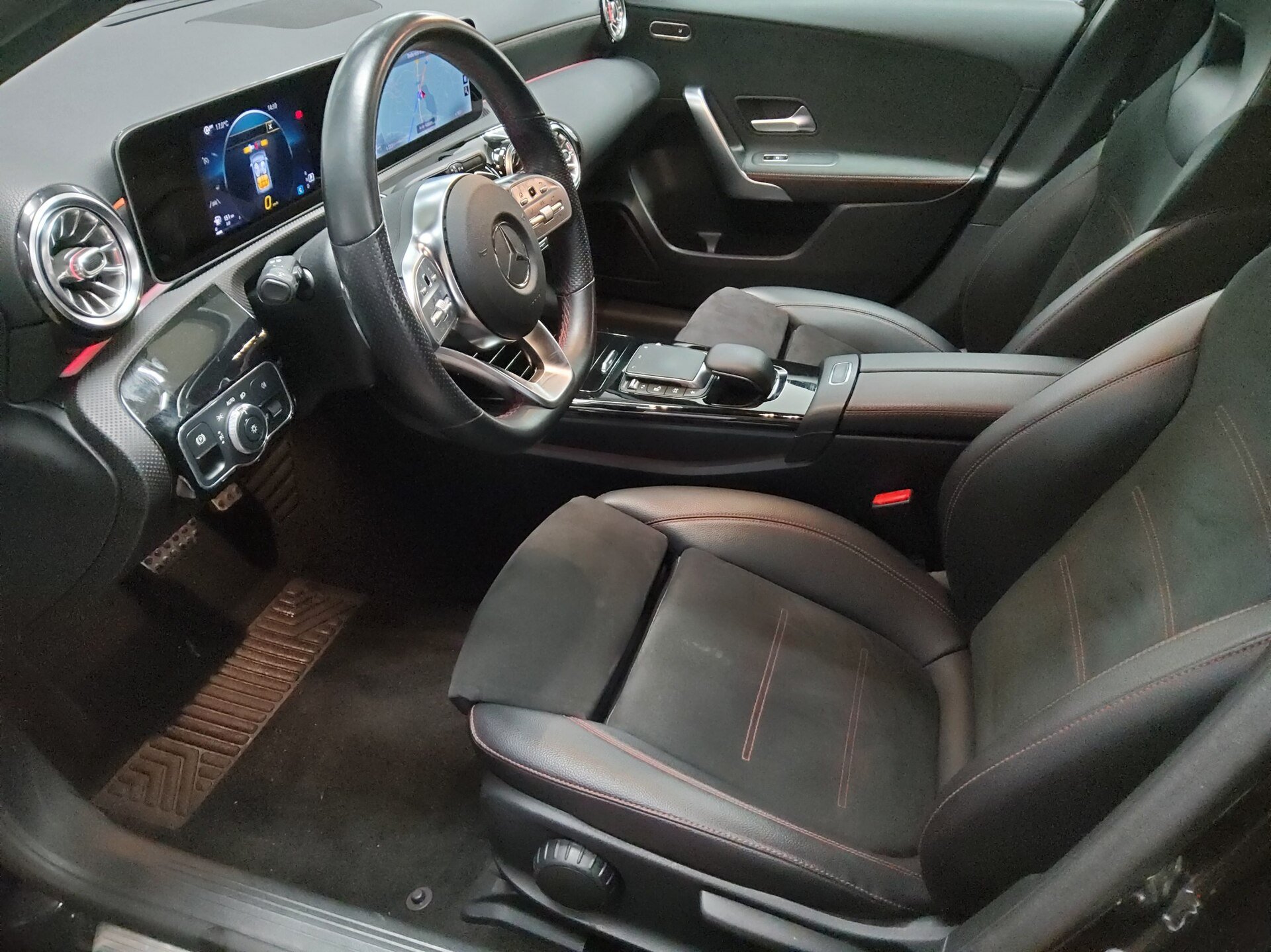 Mercedes-Benz A 220 d AMG-Line Navi LED MBUX RFK AHK 9