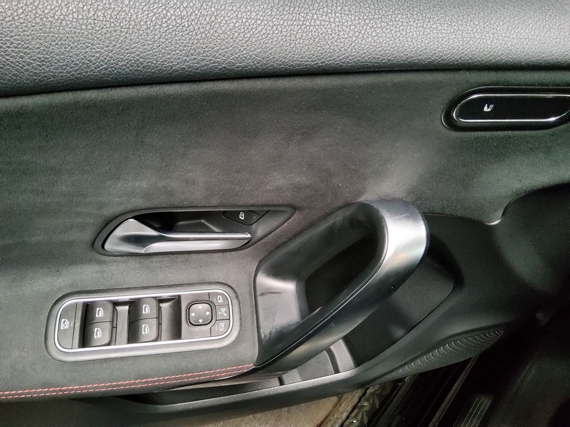 Mercedes-Benz A 220 d AMG-Line Navi LED MBUX RFK AHK 10