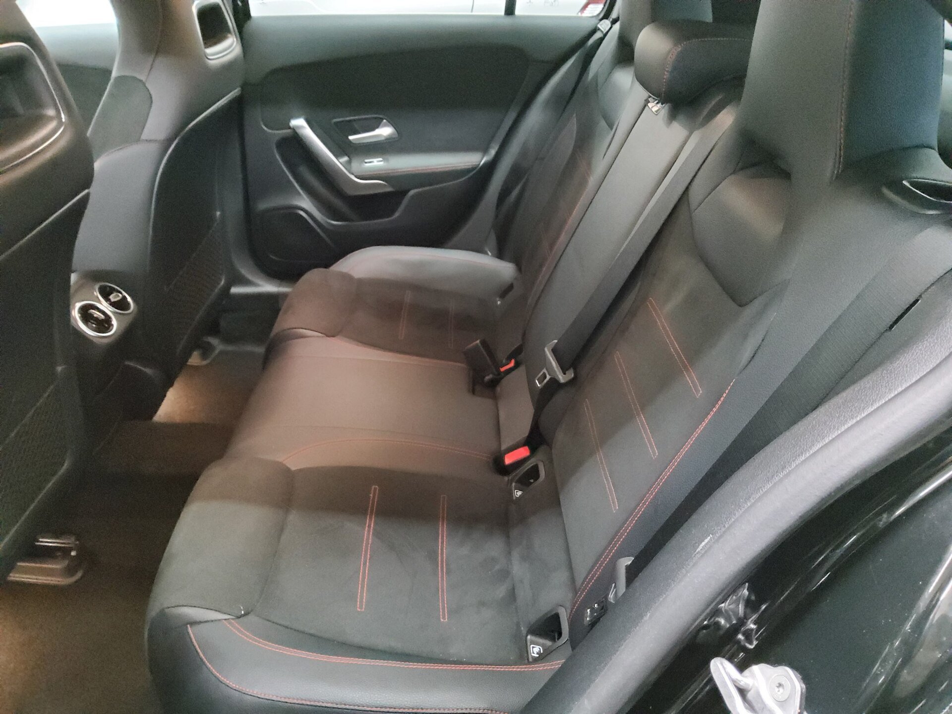 Mercedes-Benz A 220 d AMG-Line Navi LED MBUX RFK AHK 13