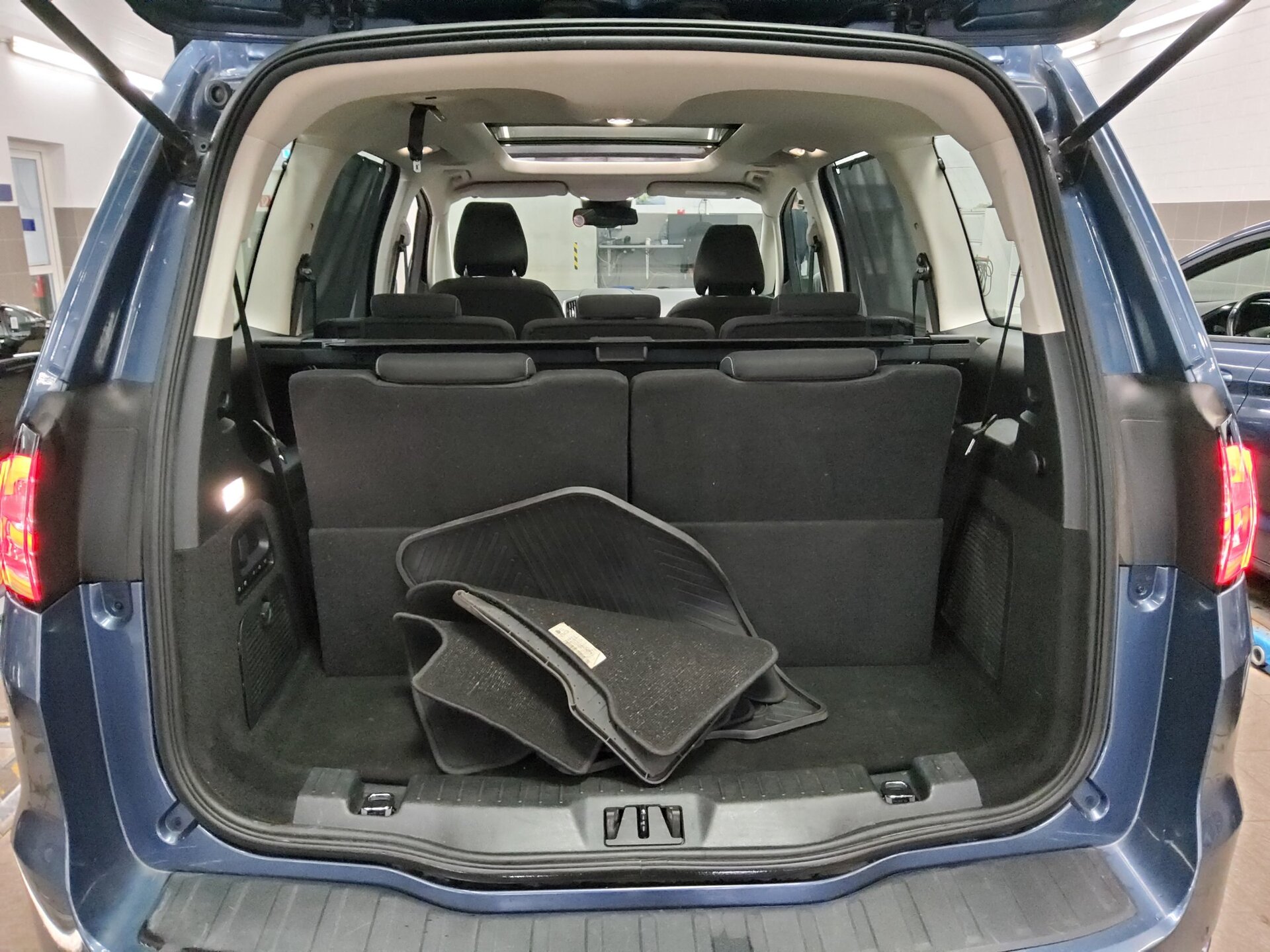 Ford Galaxy 2.0 EB Titanium 7-Sitzer Navi Shz  Pano 11