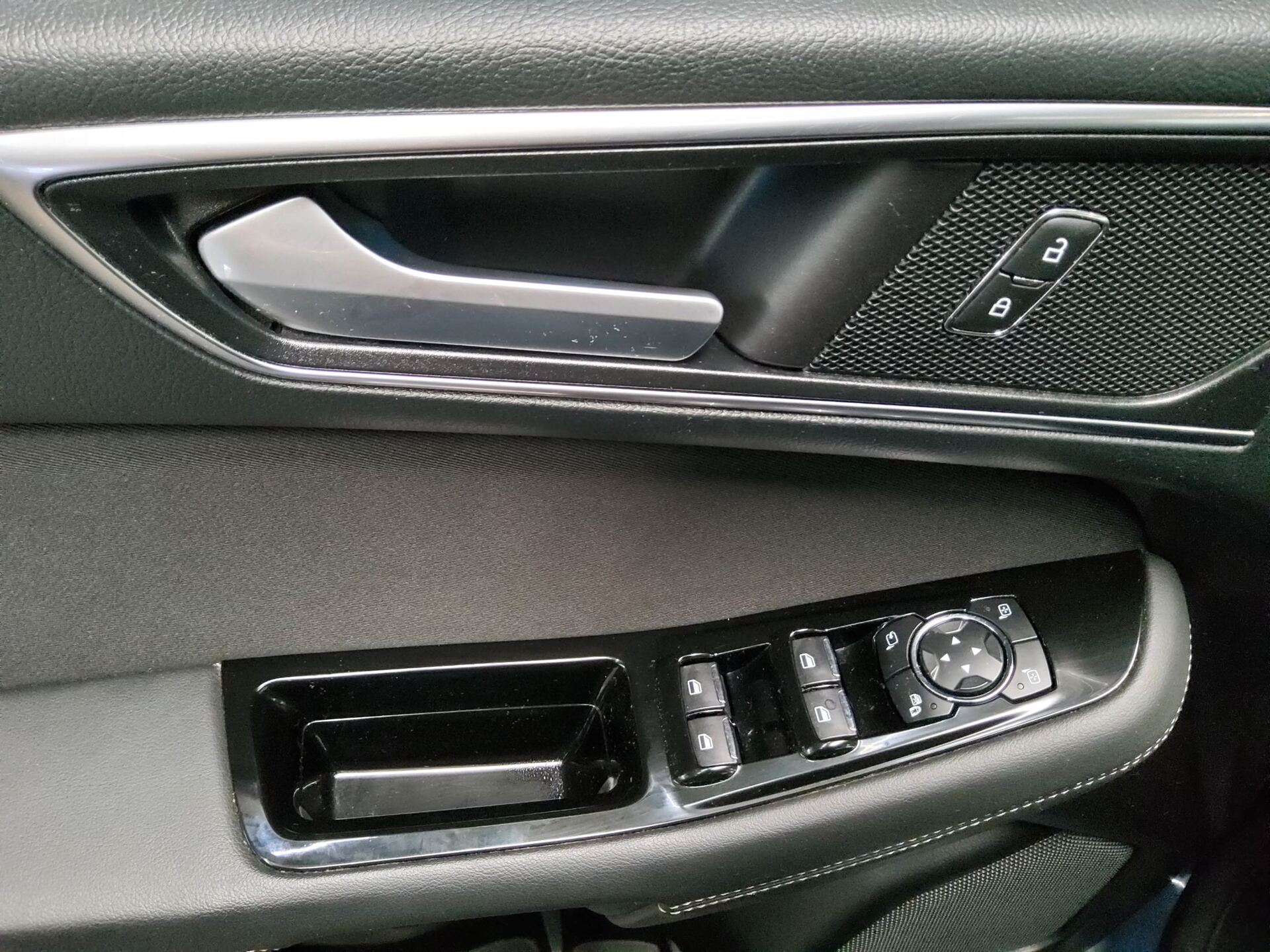 Ford Galaxy 2.0 EB Titanium 7-Sitzer Navi Shz  Pano 9