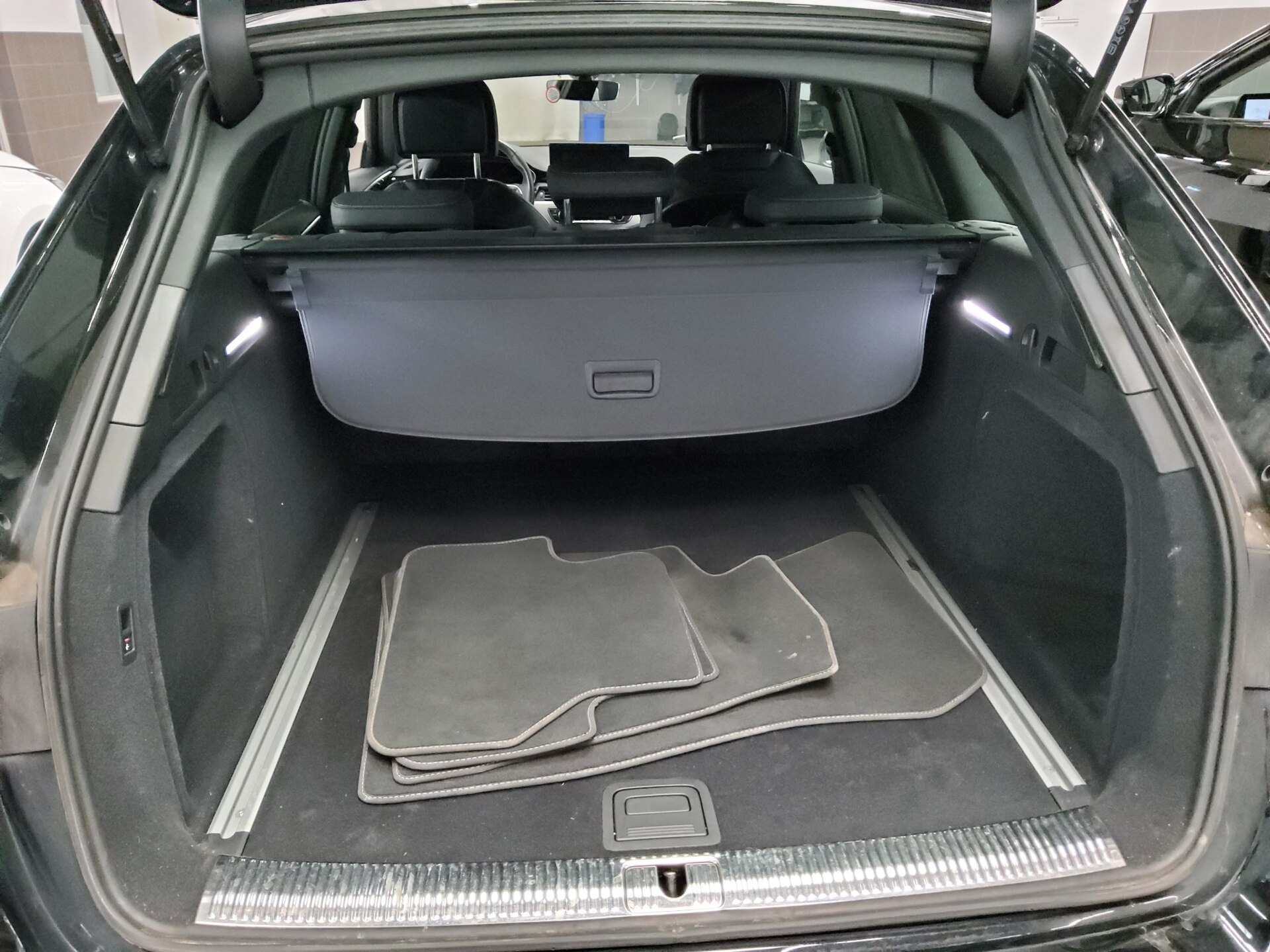 Audi A4 Avant 40 TDI S-Line Navi vc LED RfK Sound AHK 13