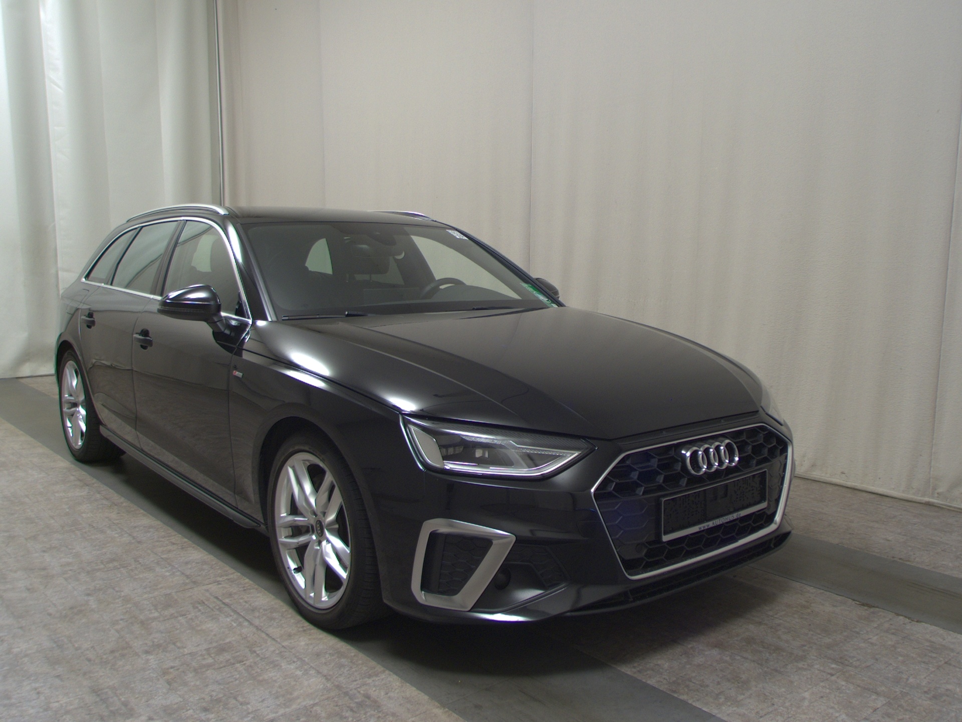 Audi A4 Avant 40 TDI S-Line Navi vc LED RfK Sound AHK 3