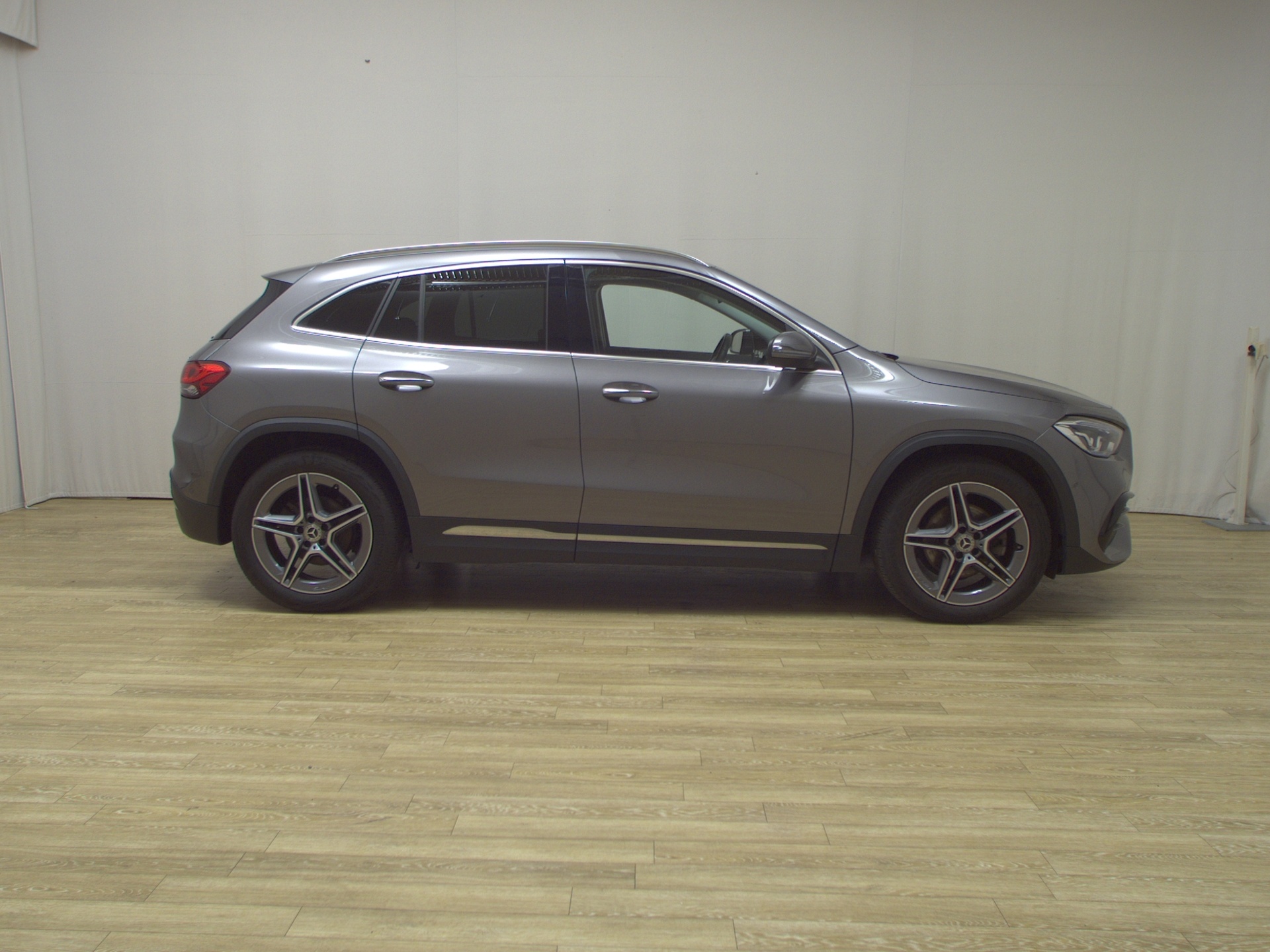 Mercedes-Benz GLA 200 d 4M AMG-Line Navi LED StHzg Distronic+