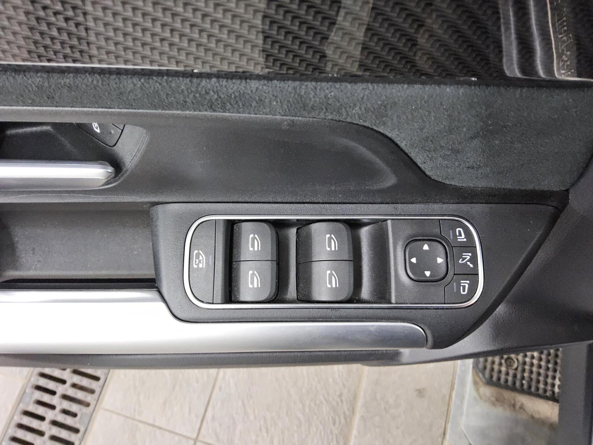 Mercedes-Benz GLA 200 d 4M AMG-Line Navi LED StHzg Distronic+ 10