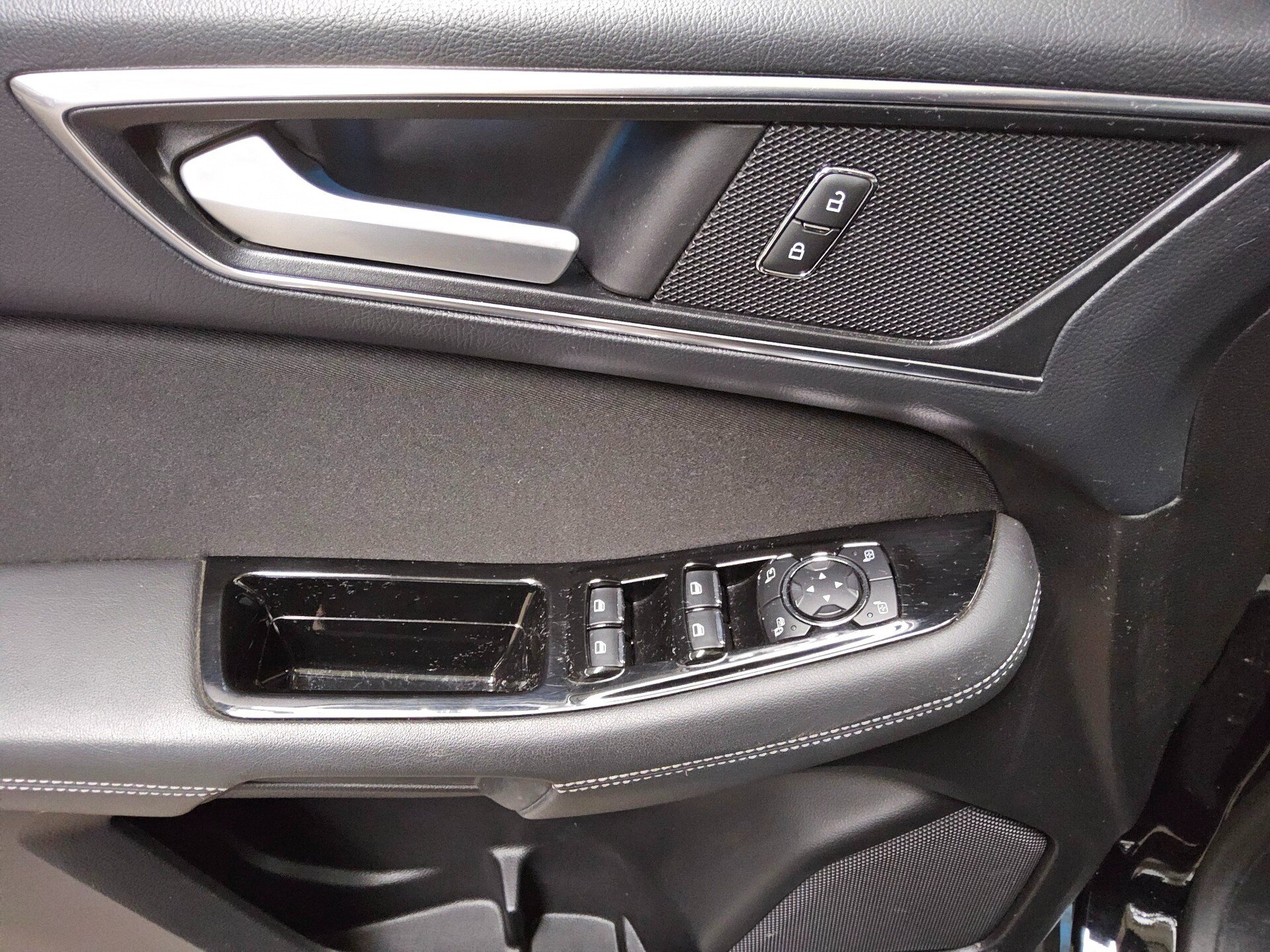 Ford Galaxy 2.0 EB Titanium 7-Sitzer LED Navi RfK PDC 9