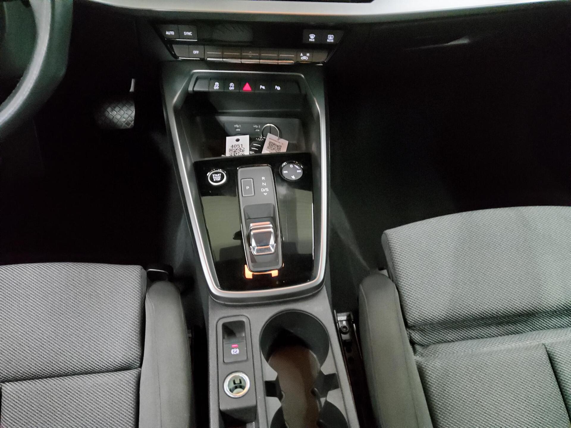 Audi A3 Sportback 30 TFSI S-Line Navi+ LED VC PDC 6