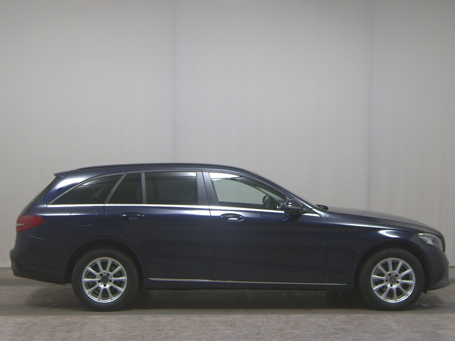 Mercedes-Benz C 200 T d Navi LED AHK Distronic+