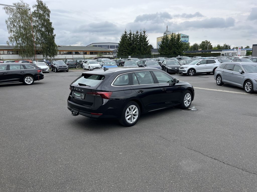 Skoda Octavia Combi 2.0 TDI DSG Style 8