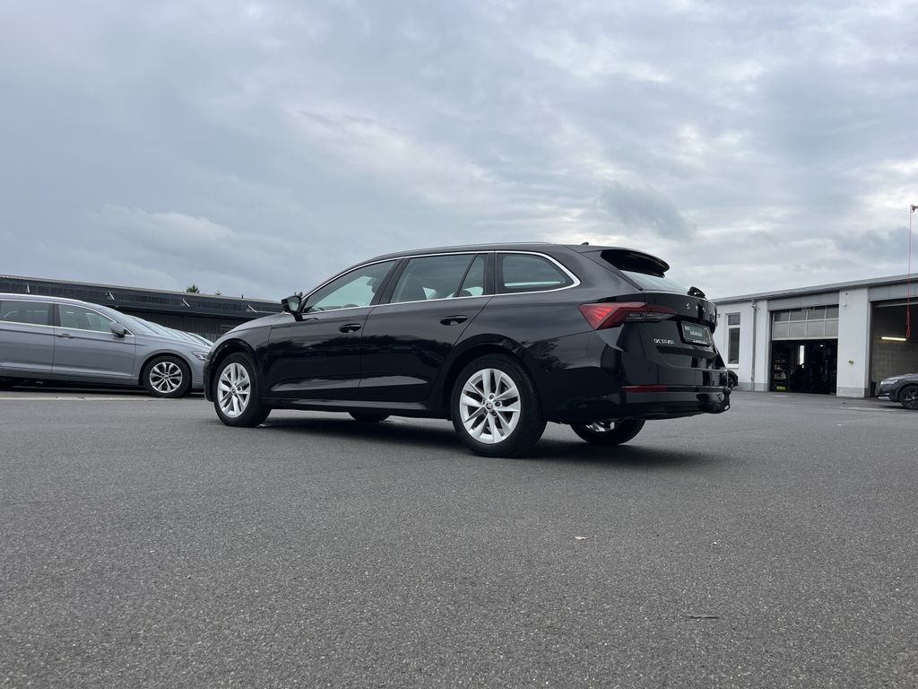 Skoda Octavia Combi 2.0 TDI DSG Style 10