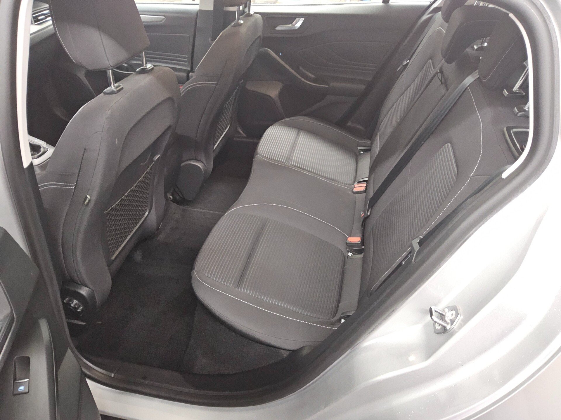 Ford Focus Turnier 1.0 EB Titanium Navi LED RfK Shz 12