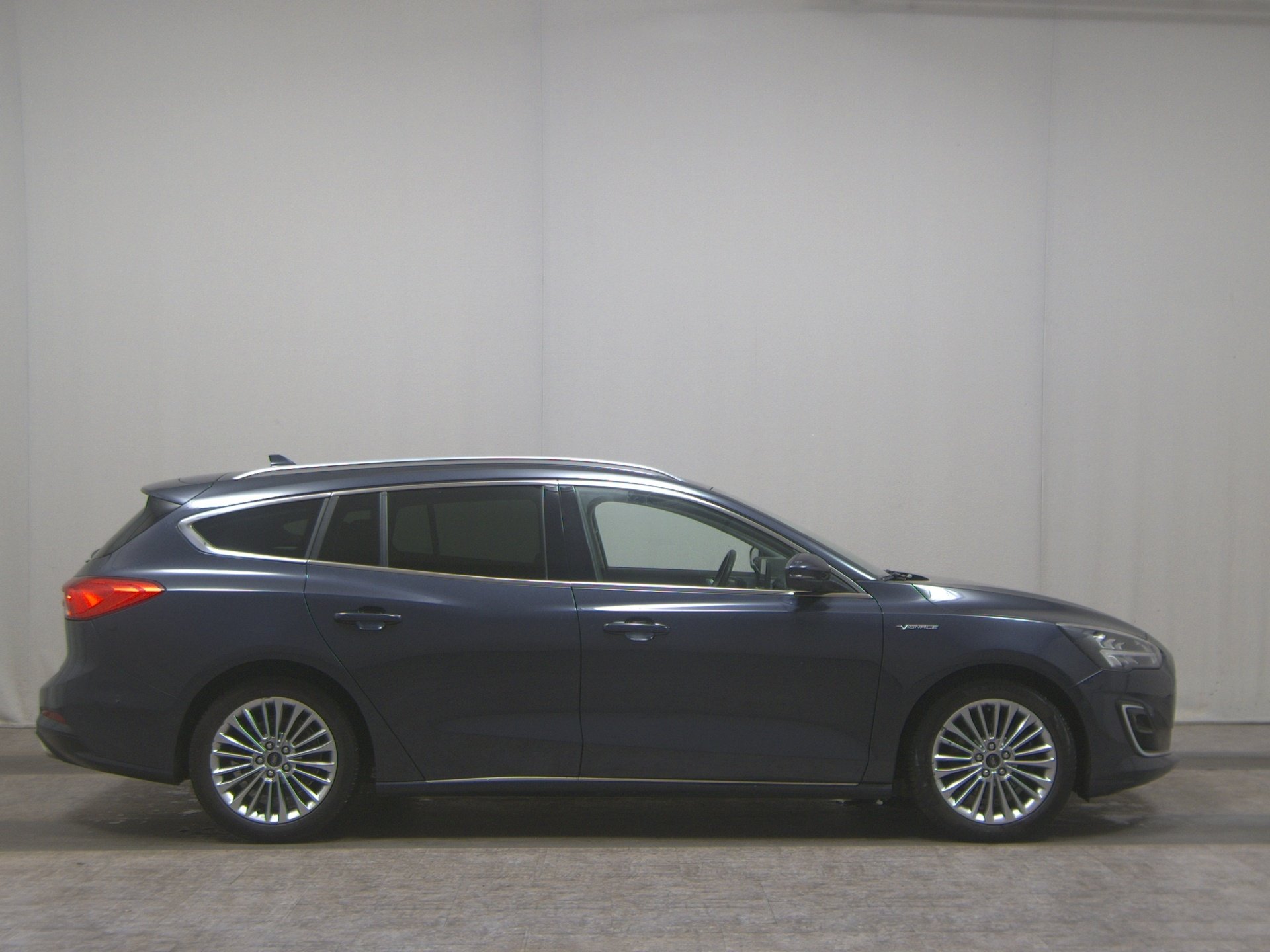 Ford Focus Turnier 1.5 EB Vignale Navi LED DigiTacho HuD AHK Leder
