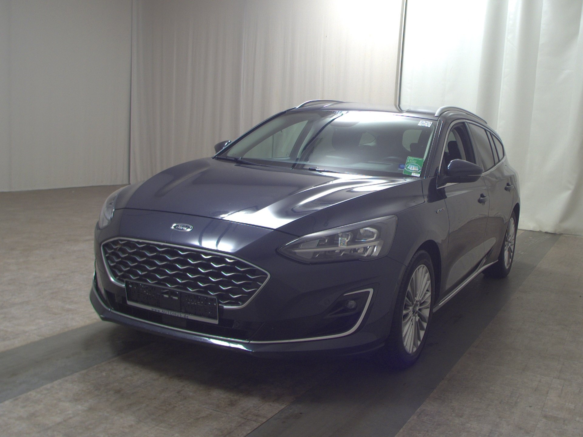 Ford Focus Turnier 1.5 EB Vignale Navi LED DigiTacho HuD AHK Leder 2